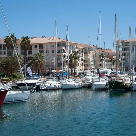 לינה וארוחת בוקר La Garriniere Saint-Raphaël