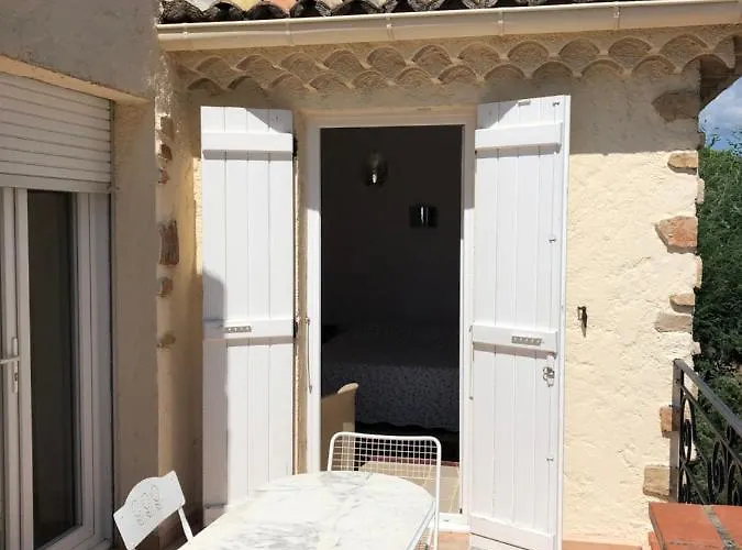 לינה וארוחת בוקר La Garriniere