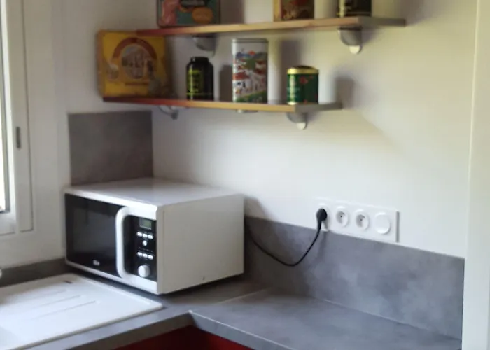 לינה וארוחת בוקר La Garriniere Saint-Raphaël